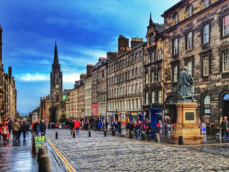 The Royal Mile in London with restaurants and pubs on a cobblestone street