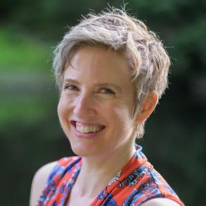 picture of white woman with short brown hair smiling