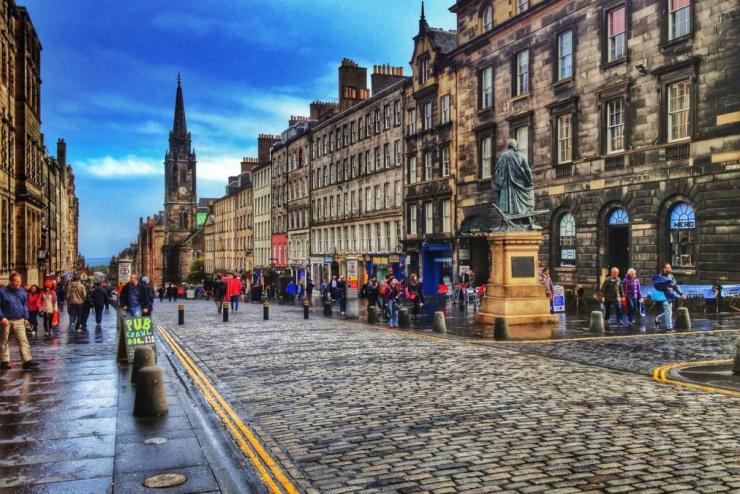 Royal Mile street in London